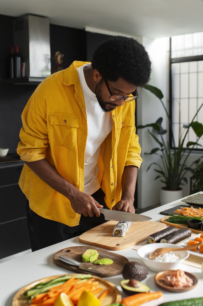 View people learning how make traditional sushi dish (1)